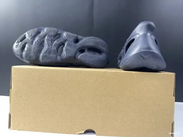 GV7903 Blue Yeezy Foam Mineral Adidas RNNR 0508